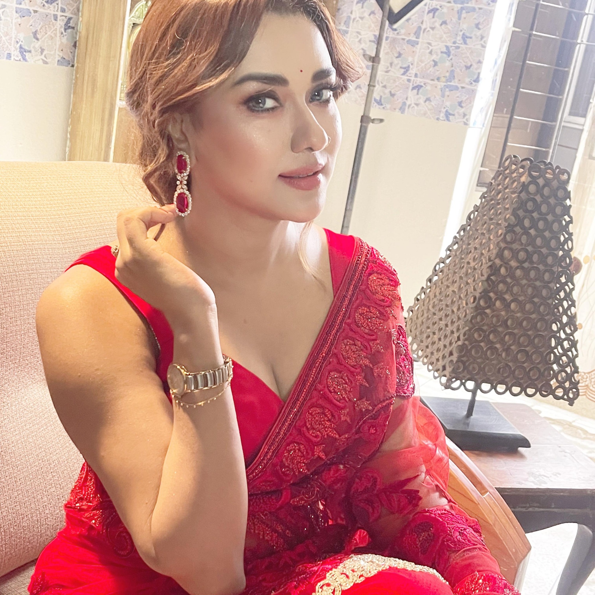 চিত্রনায়িকা ইয়ামিন হক ববি তিন নায়ক প্রেমের প্রস্তাব দিয়েছিল