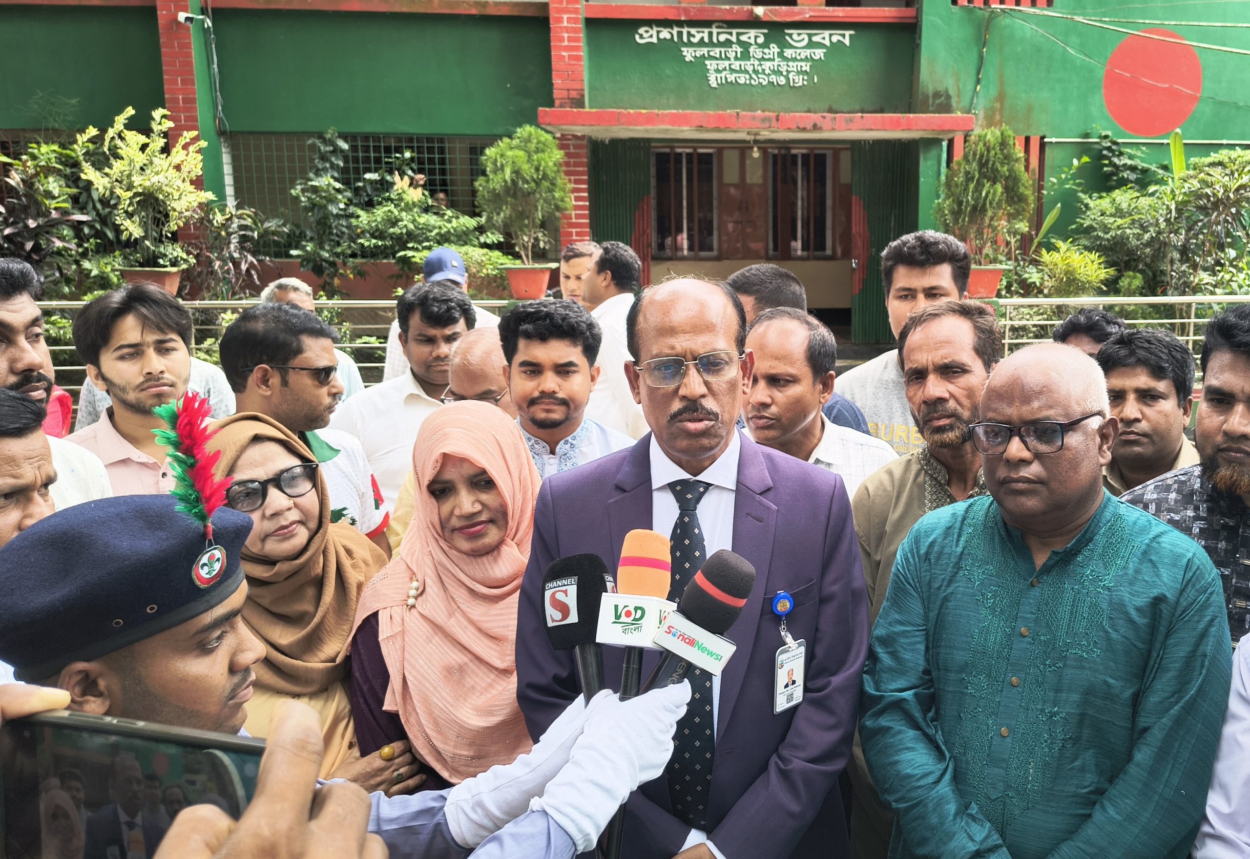 জাতীয় বিশ্ববিদ্যালয়ের প্রো-ভিসি ফুলবাড়ী ডিগ্রী কলেজ পরিদর্শন করলেন