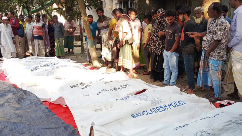 নাটোরে সড়ক দুর্ঘটনায় নিহত ১৪, তদন্তে ৭ সদস্যের কমিটি গঠন